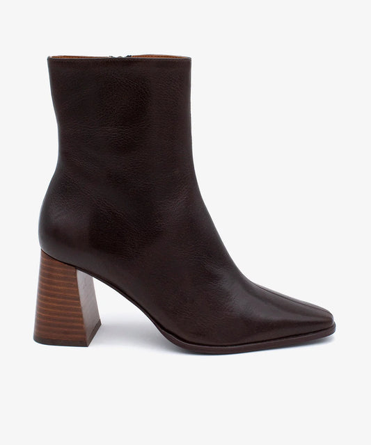 Angel Alarcón Trimia Stiefelette aus Naturleder mit breitem Absatz in Holzoptik
